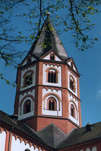 achteckiger Turm mit Faltdach